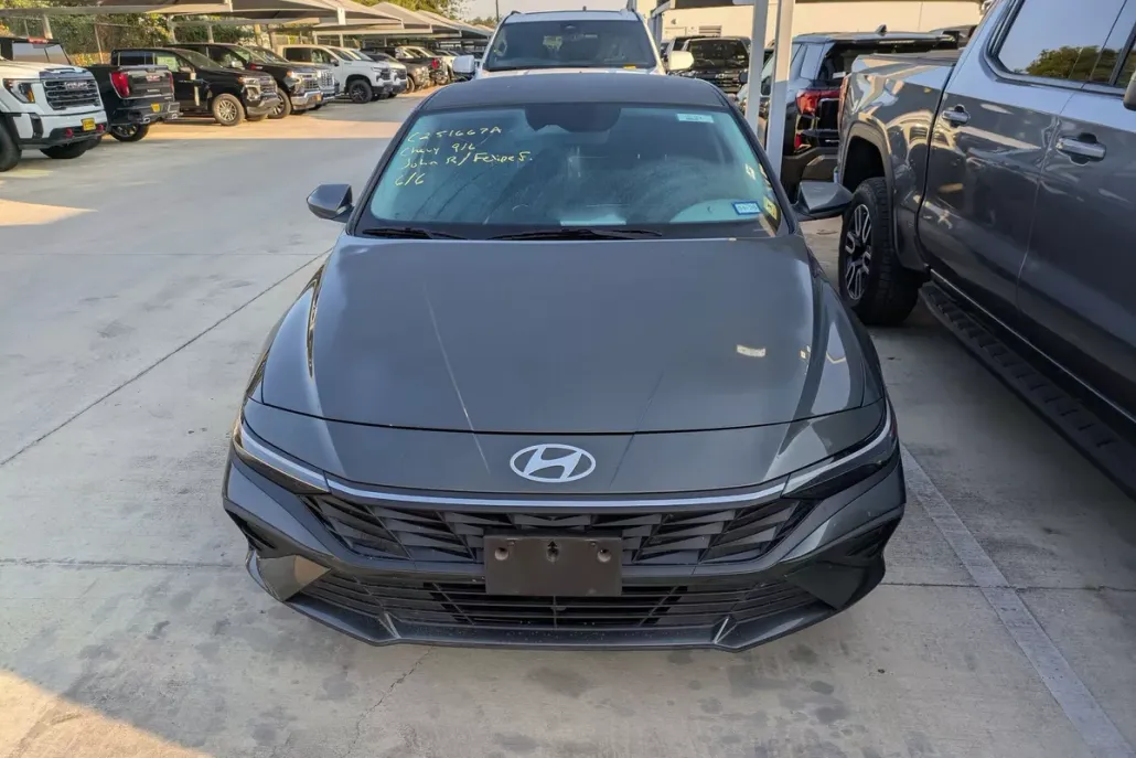 2024 Hyundai Elantra SEL photo 1
