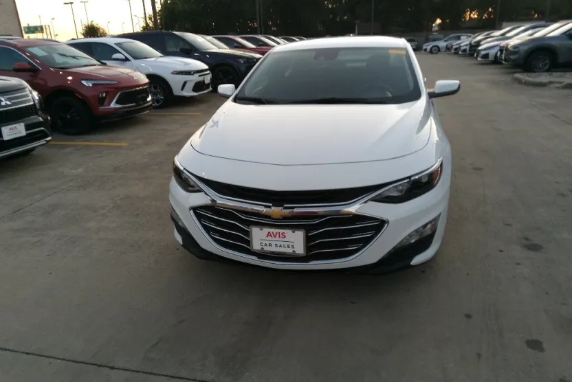 2023 Chevrolet Malibu 1LT photo 1
