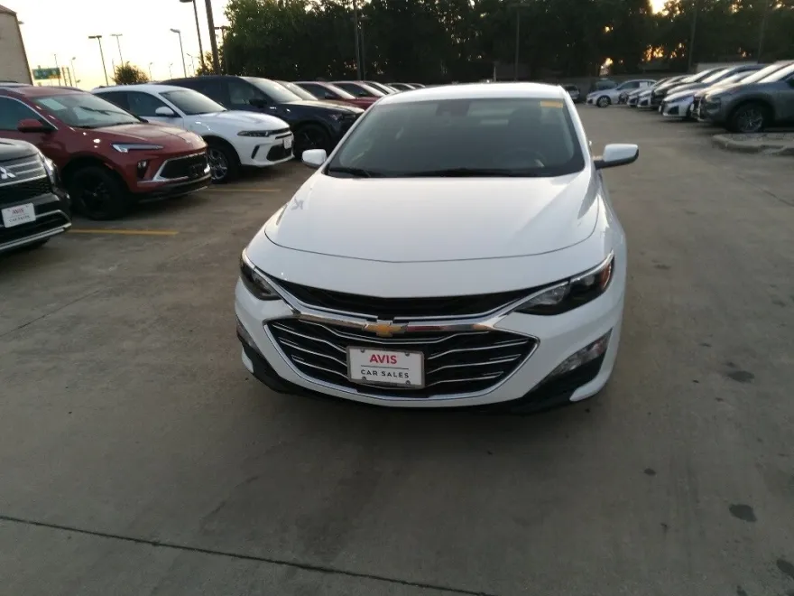 2023 Chevrolet Malibu 1LT photo 1