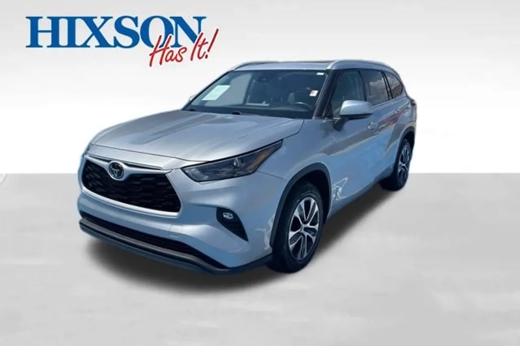 2022 Toyota Highlander XLE photo 1