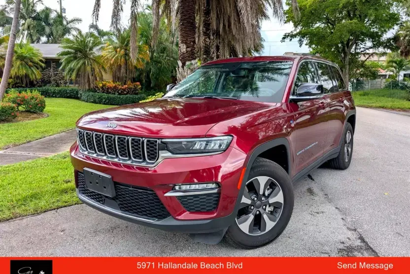 2023 Jeep Cherokee Sport photo 1