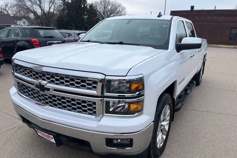 2015 Chevrolet Silverado 1500 LT photo 1