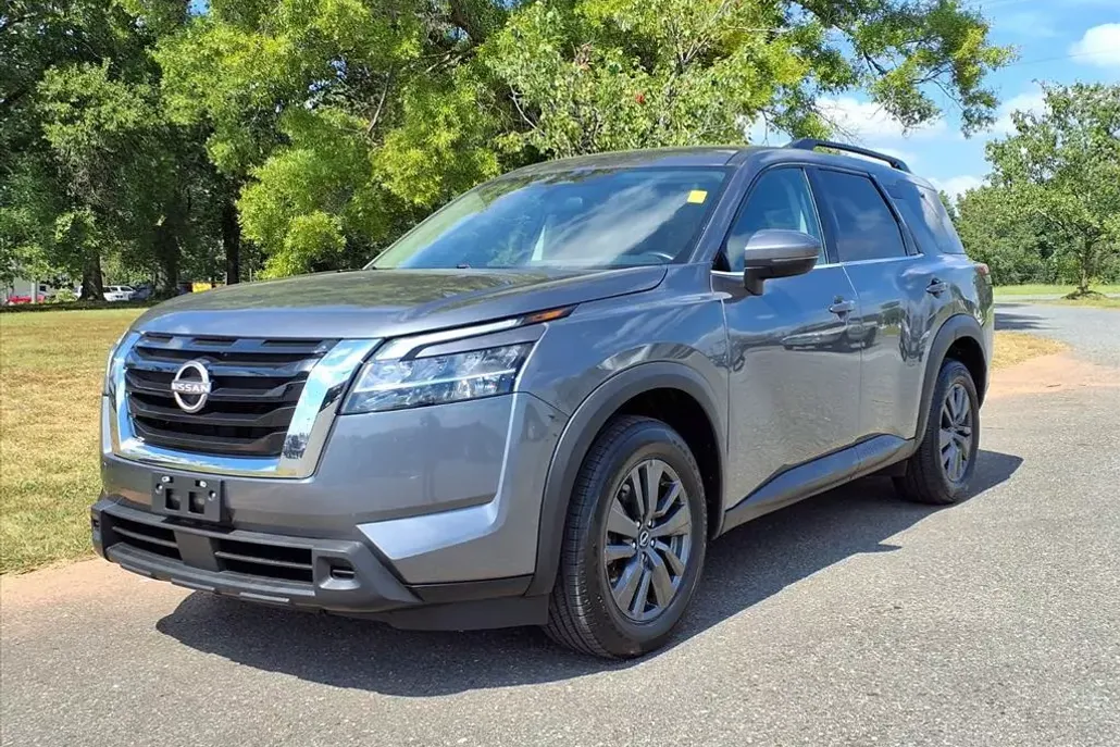 2022 Nissan Pathfinder SV photo 1