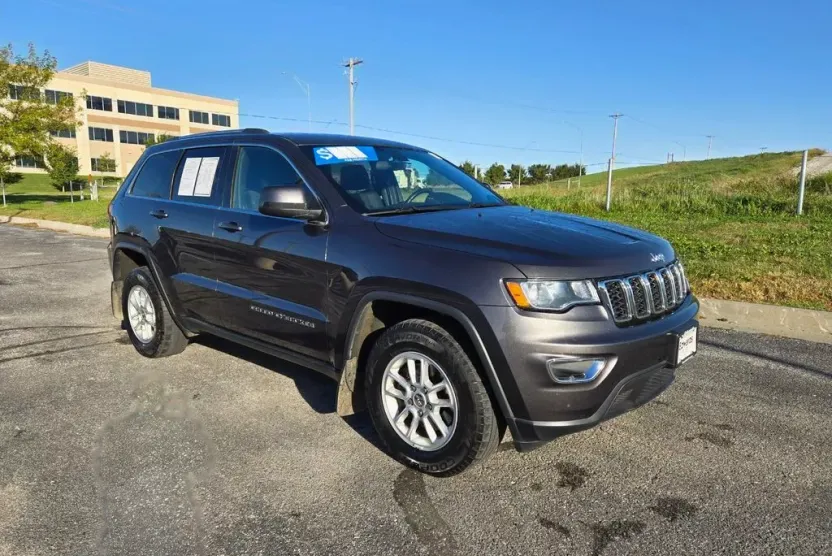 2018 Jeep Grand Cherokee Laredo photo 1