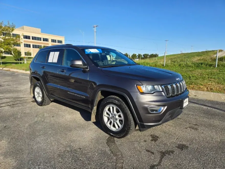 2018 Jeep Grand Cherokee Laredo photo 1