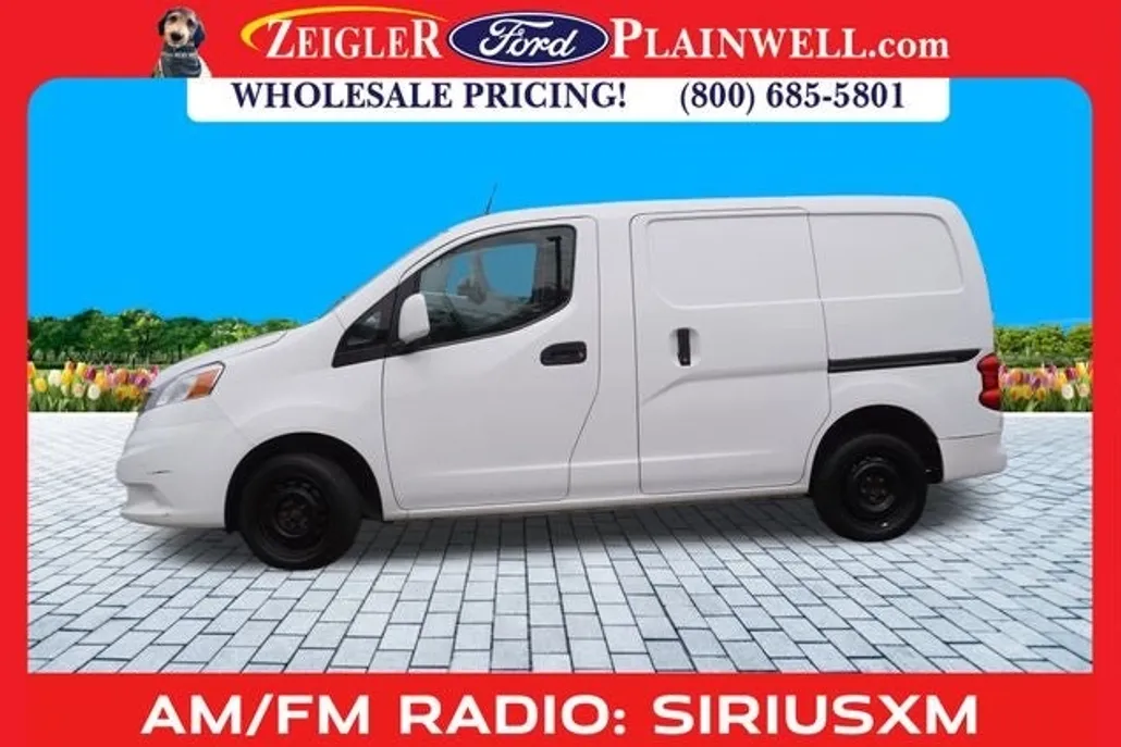 2020 Nissan NV200 SV photo 1