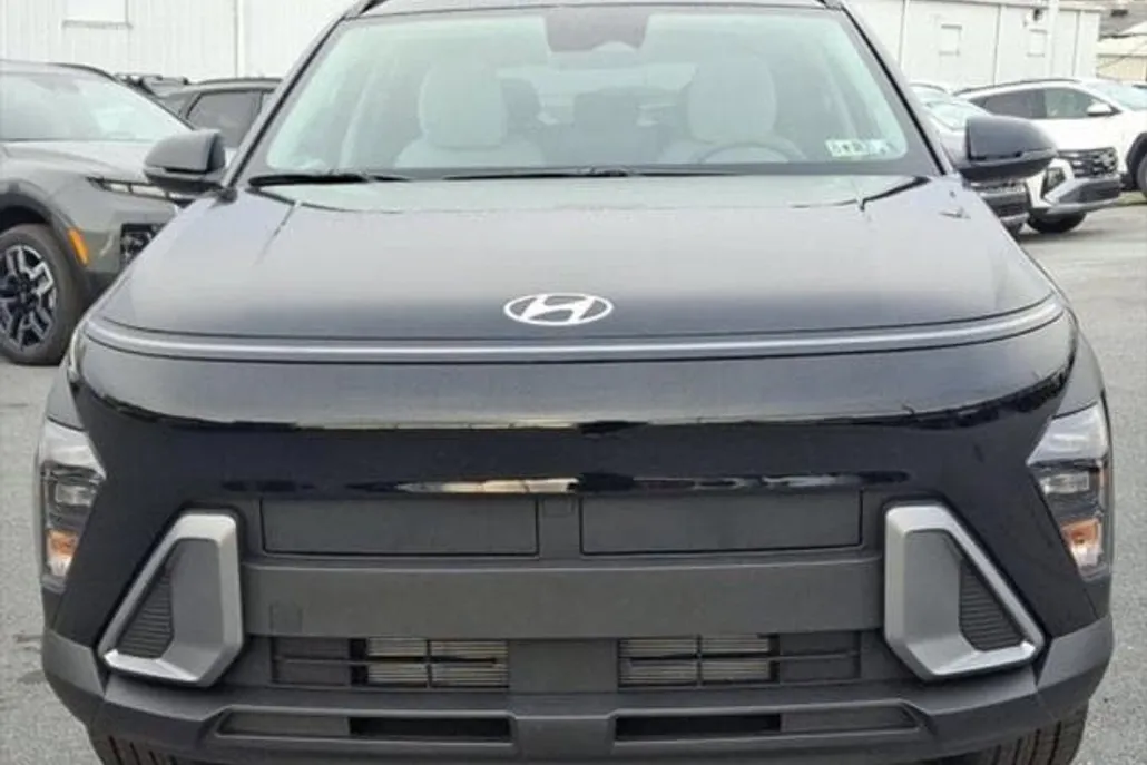 2025 Hyundai Kona SEL photo 1