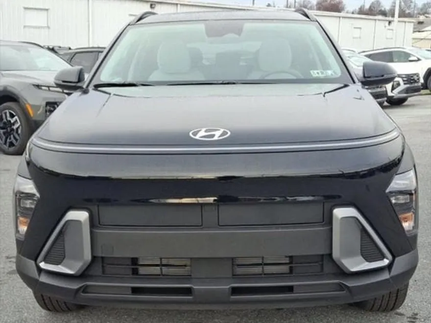 2025 Hyundai Kona SEL photo 1