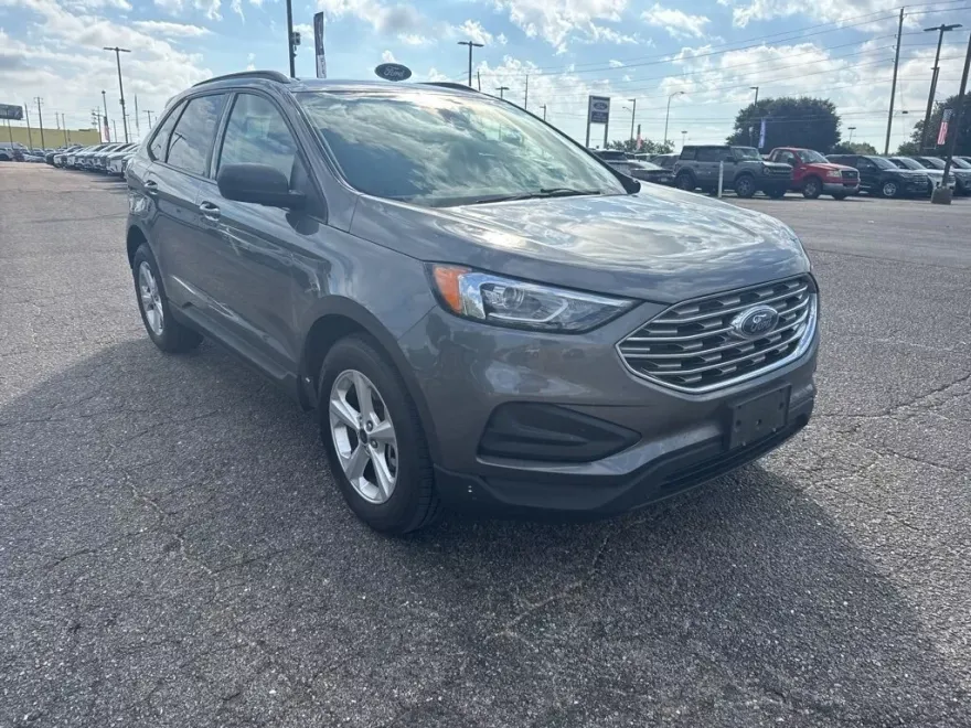 2022 Ford Edge SE photo 1