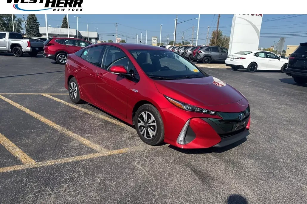 2017 Toyota Prius Prime Premium photo 1