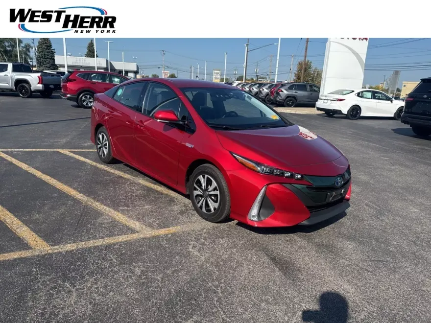 2017 Toyota Prius Prime Premium photo 1