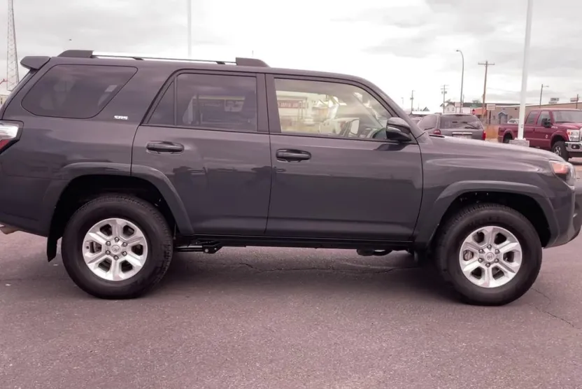 2024 Toyota 4Runner SR5 Premium photo 1