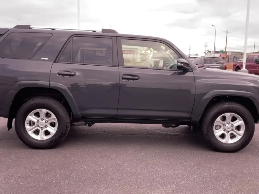 2024 Toyota 4Runner SR5 Premium photo 1