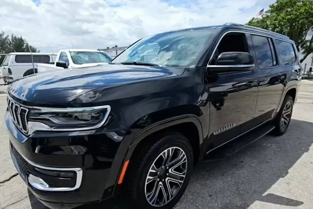 2023 Jeep Wagoneer L Series II photo 1