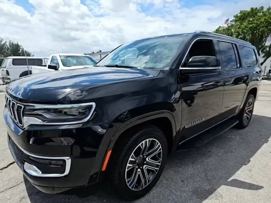 2023 Jeep Wagoneer L Series II photo 1