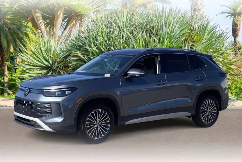 2025 Volkswagen Tiguan S photo 1