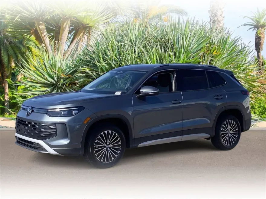 2025 Volkswagen Tiguan S photo 1