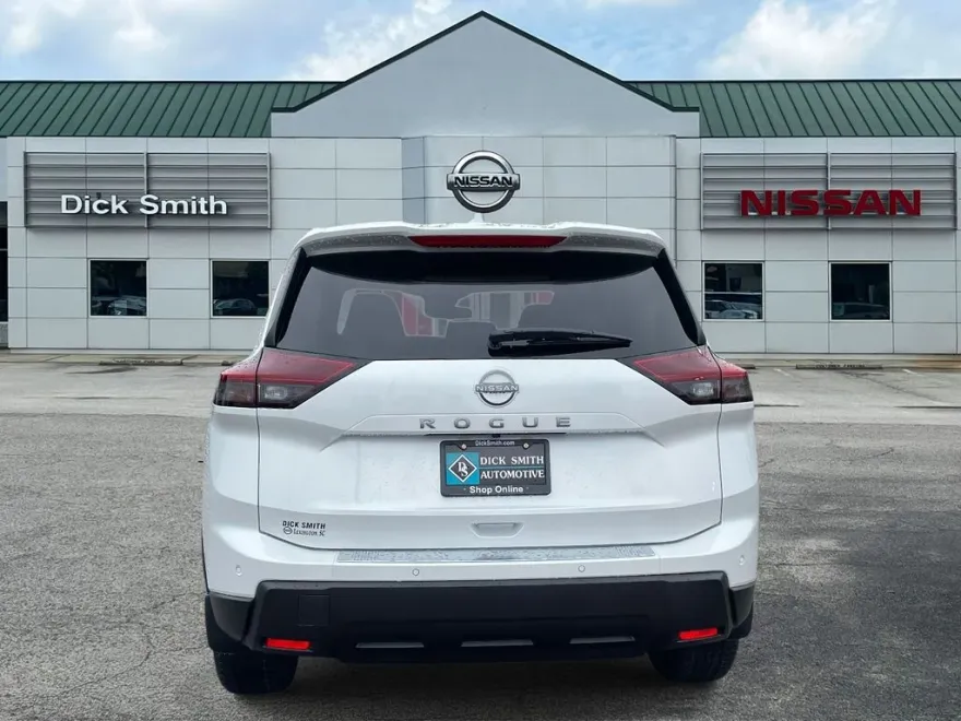 2026 Nissan Rogue SV photo 1