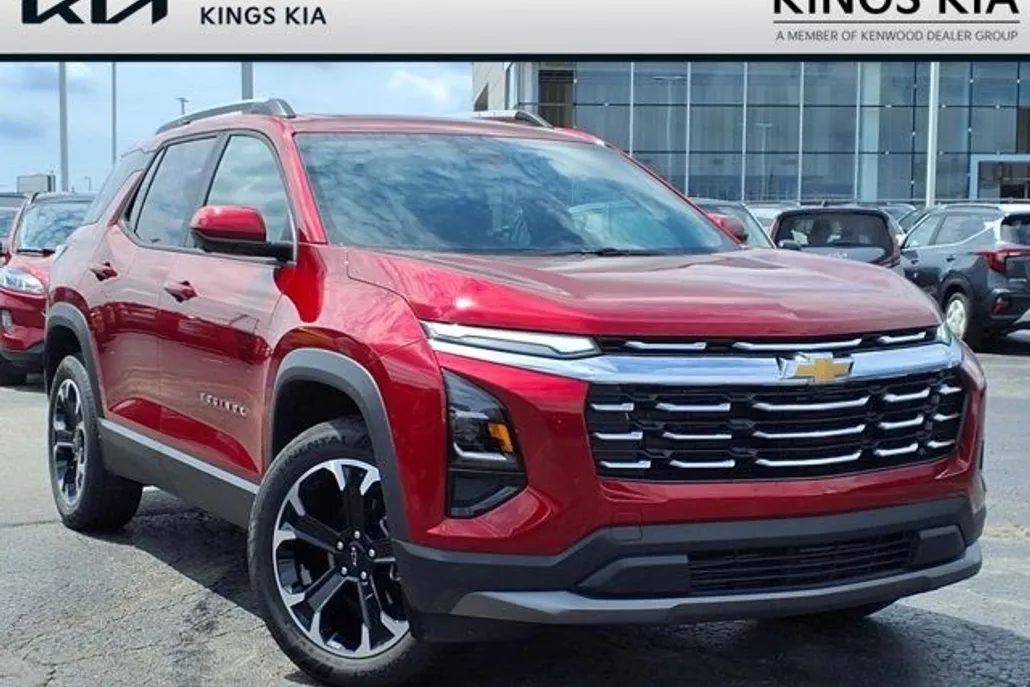 2025 Chevrolet Equinox LT photo 1