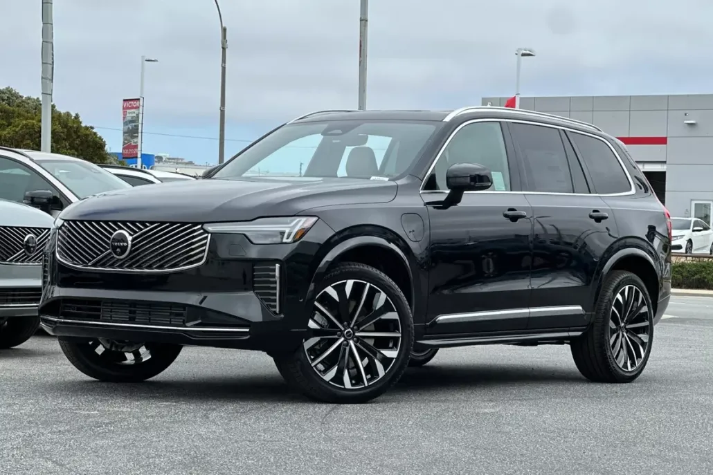 2025 Volvo XC90 T8 Plus photo 1