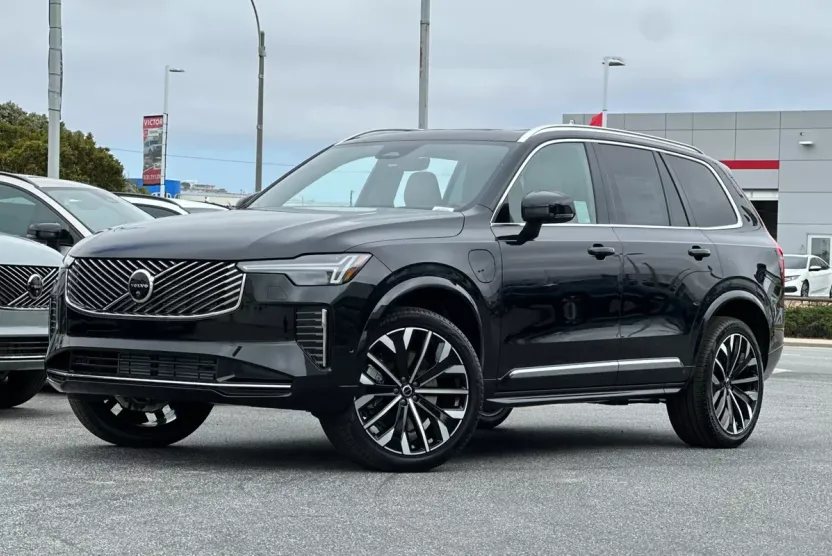 2025 Volvo XC90 T8 Plus photo 1
