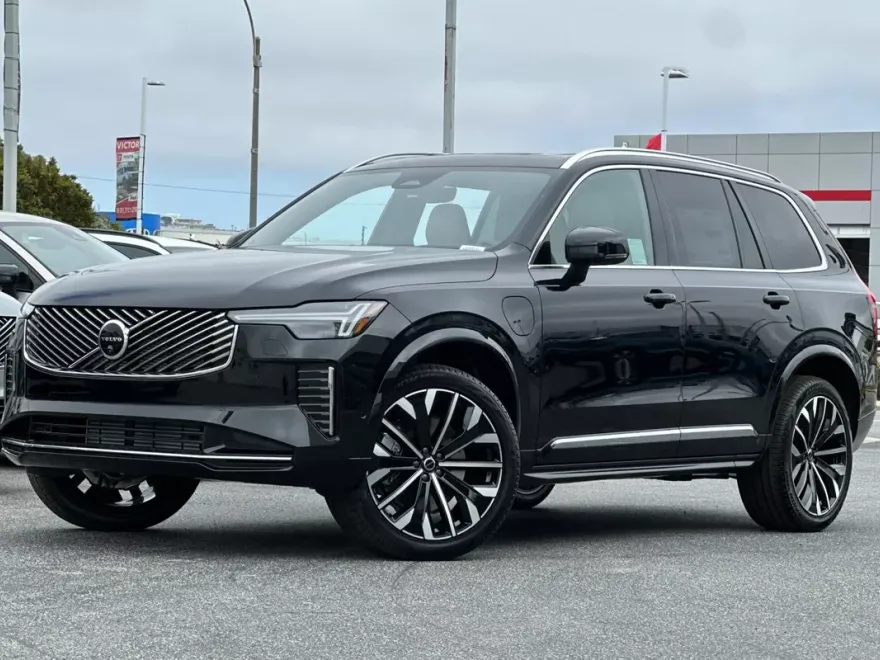 2025 Volvo XC90 T8 Plus photo 1