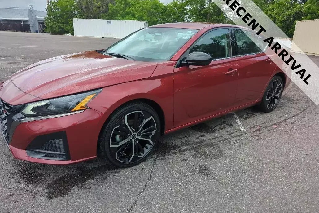 2024 Nissan Altima 2.5 SR photo 1