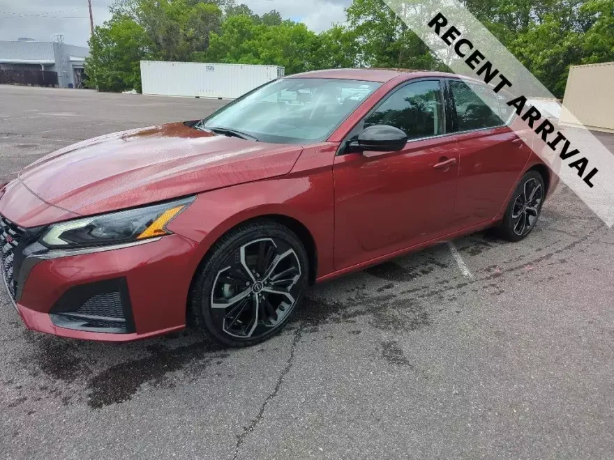 2024 Nissan Altima 2.5 SR photo 1