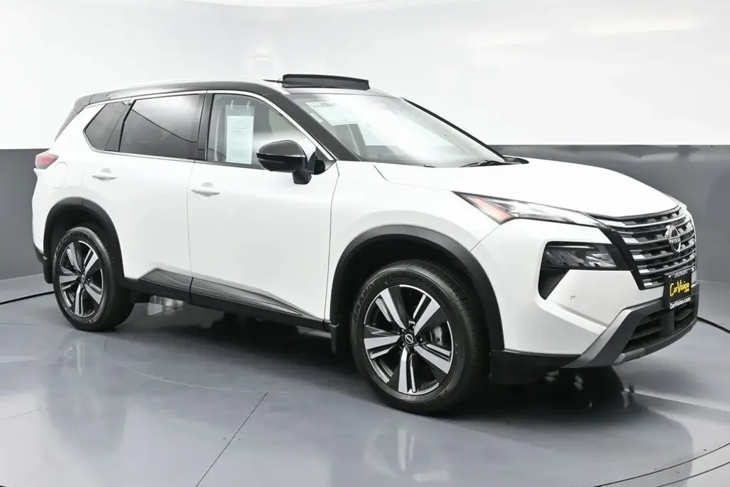 2024 Nissan Rogue SL photo 1