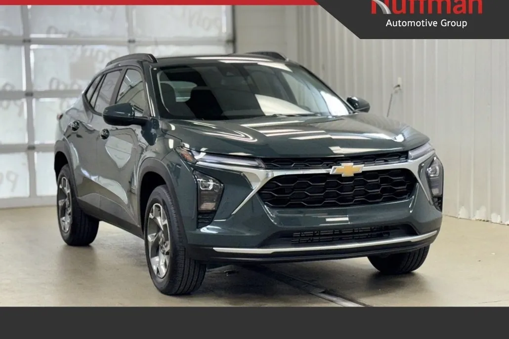 2025 Chevrolet Trax LT photo 1