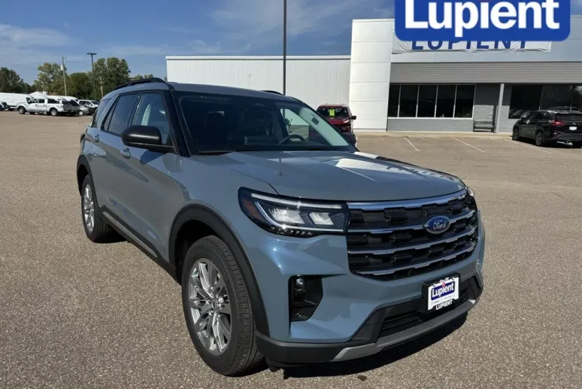 2025 Ford Explorer photo 1