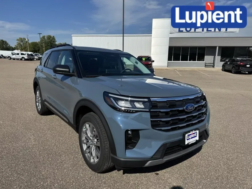 2025 Ford Explorer photo 1