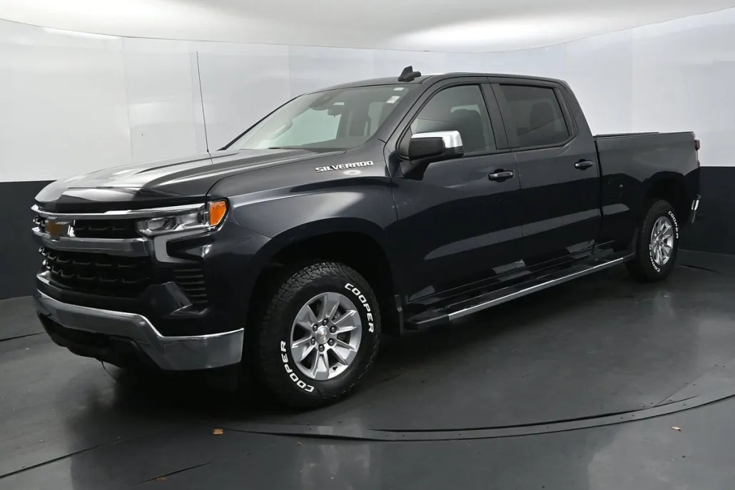 2024 Chevrolet Silverado 1500 LT photo 1