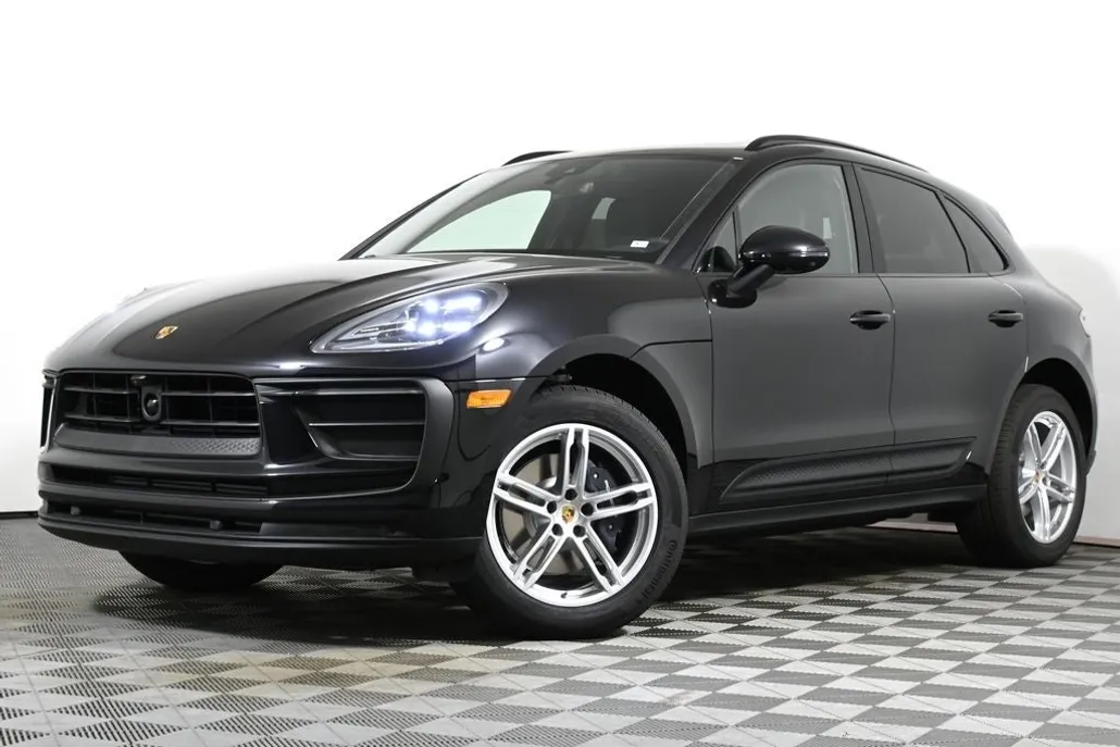 2025 Porsche Macan Base photo 1