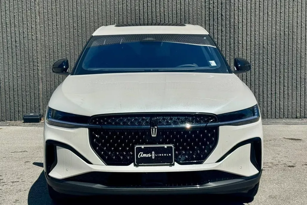 2025 Lincoln Nautilus Premiere photo 1