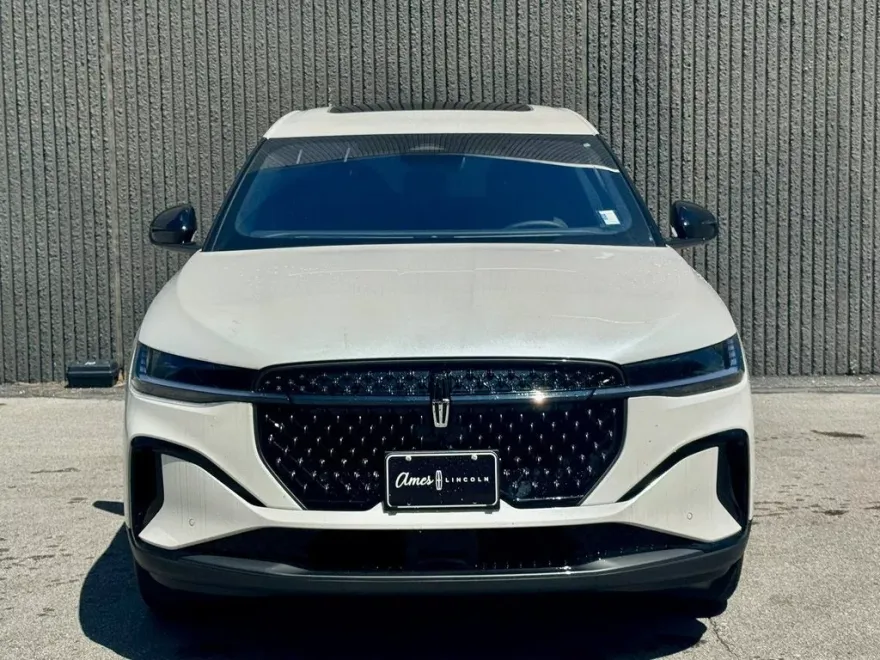 2025 Lincoln Nautilus Premiere photo 1