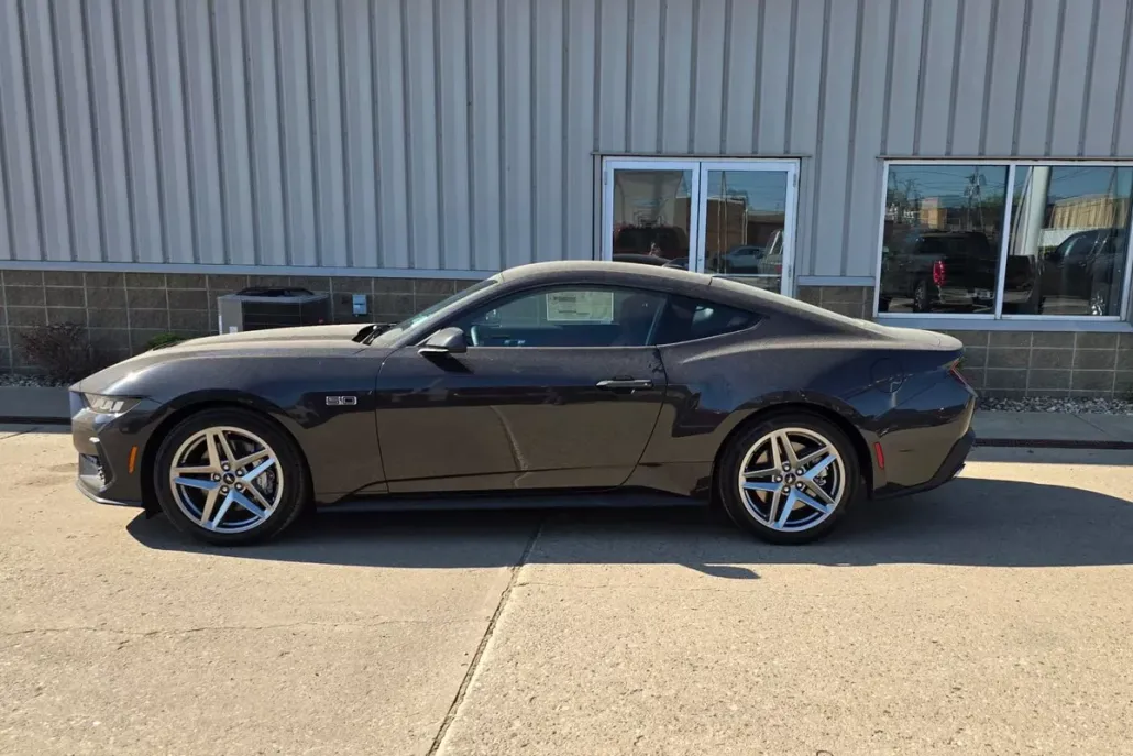 2024 Ford Mustang GT Premium photo 1