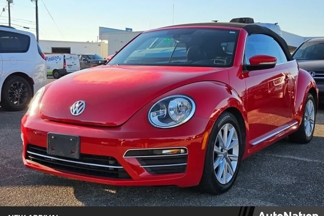 2018 Volkswagen Beetle Convertible S photo 1