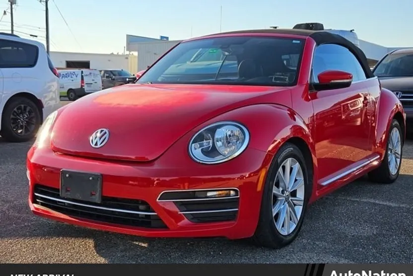 2018 Volkswagen Beetle SE Convertible photo 1