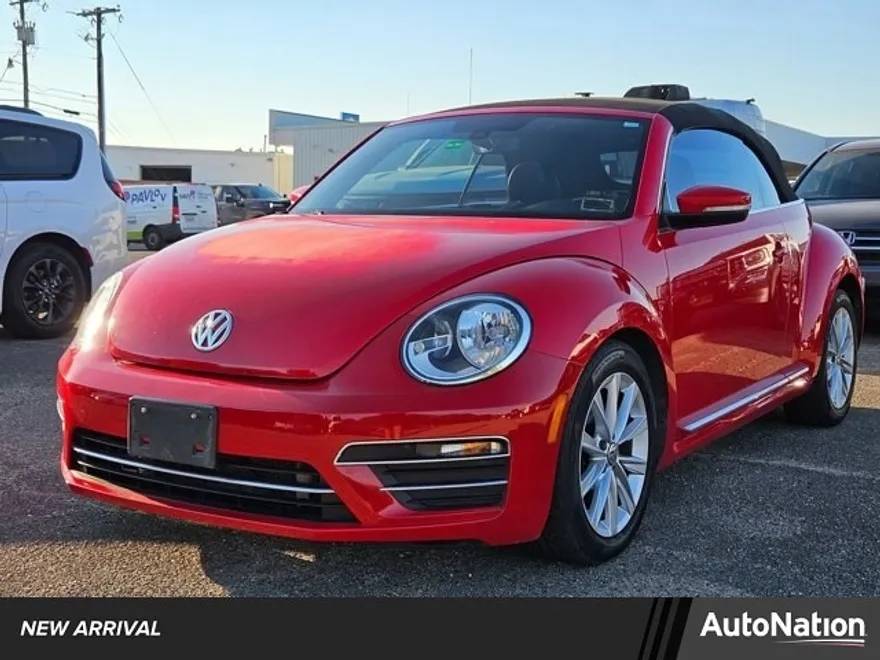 2018 Volkswagen Beetle Convertible S photo 1