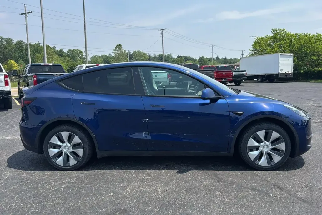 2022 Tesla Model Y Long Range photo 1