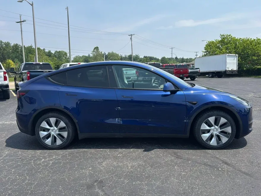 2022 Tesla Model Y Long Range photo 1