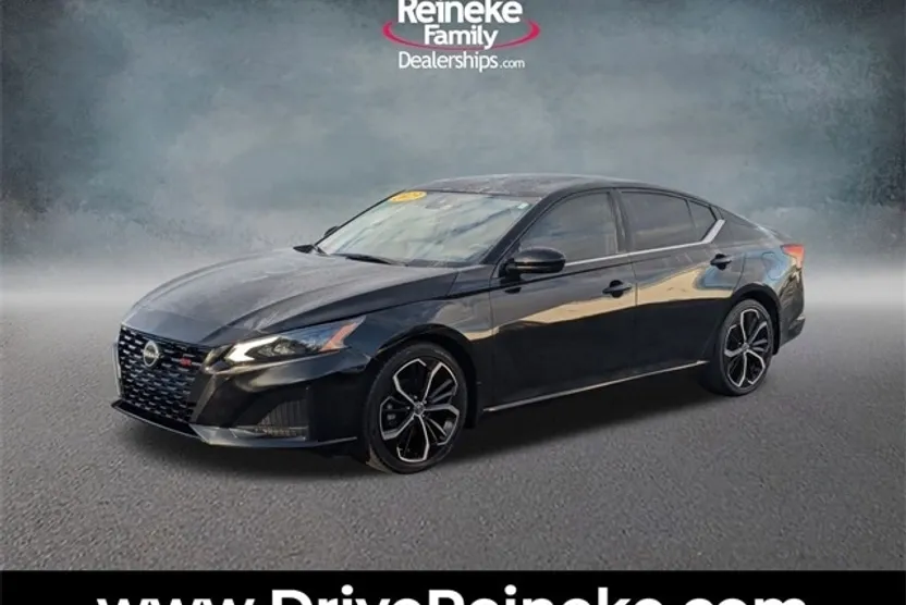2023 Nissan Altima 2.5 SR photo 1