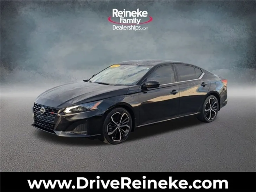 2023 Nissan Altima 2.5 SR photo 1