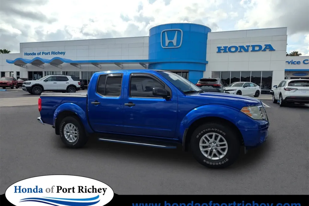 2015 Nissan Frontier SV photo 1