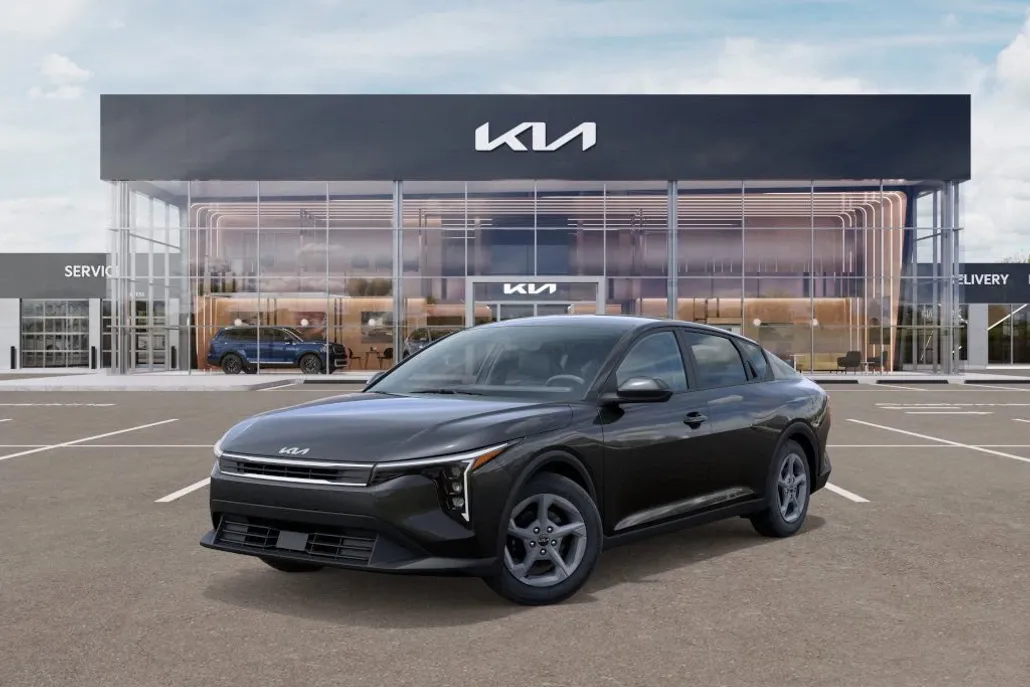 2025 Kia K4 LXS photo 1