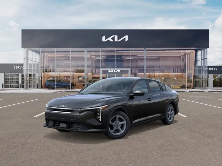 2025 Kia K4 LXS photo 1