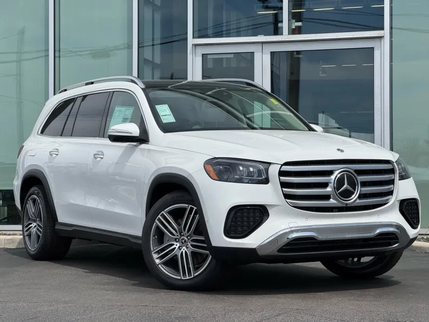 2025 Mercedes Benz GLS 450 4MATIC photo 1