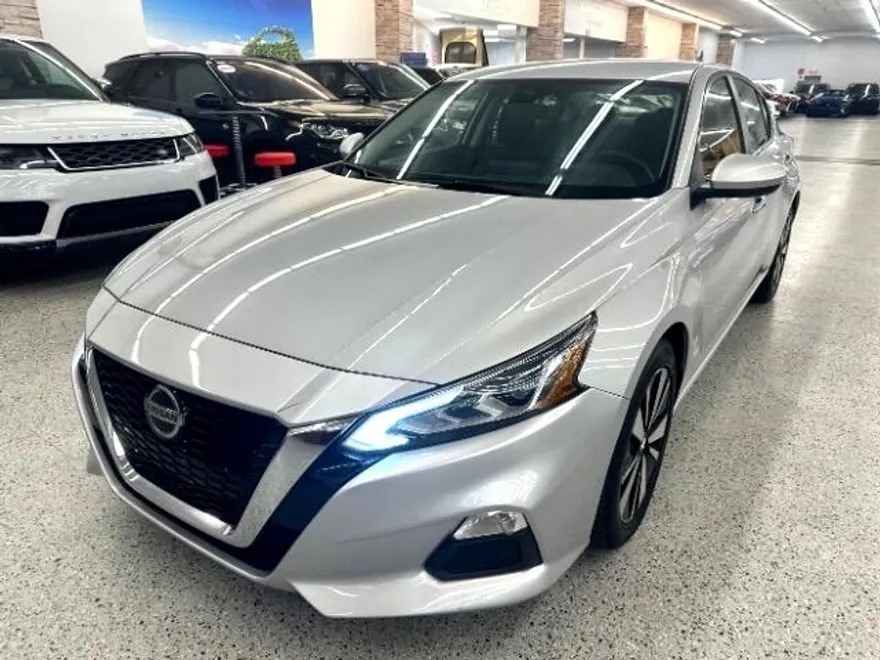 2021 Nissan Altima 2.5 SV photo 1