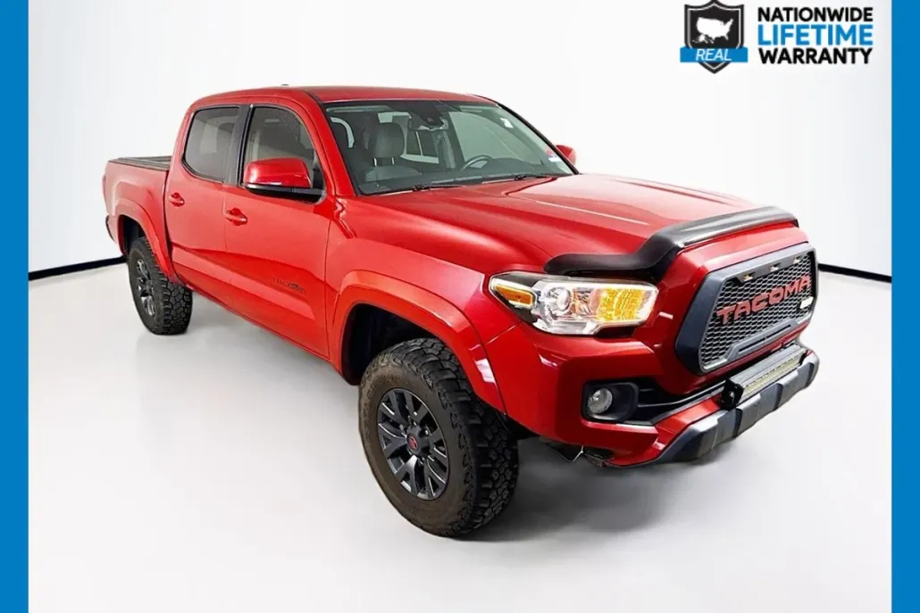 2020 Toyota Tacoma LE photo 1